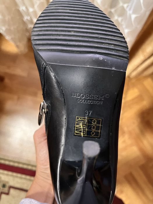 Сапоги шикарные разные-размер 37