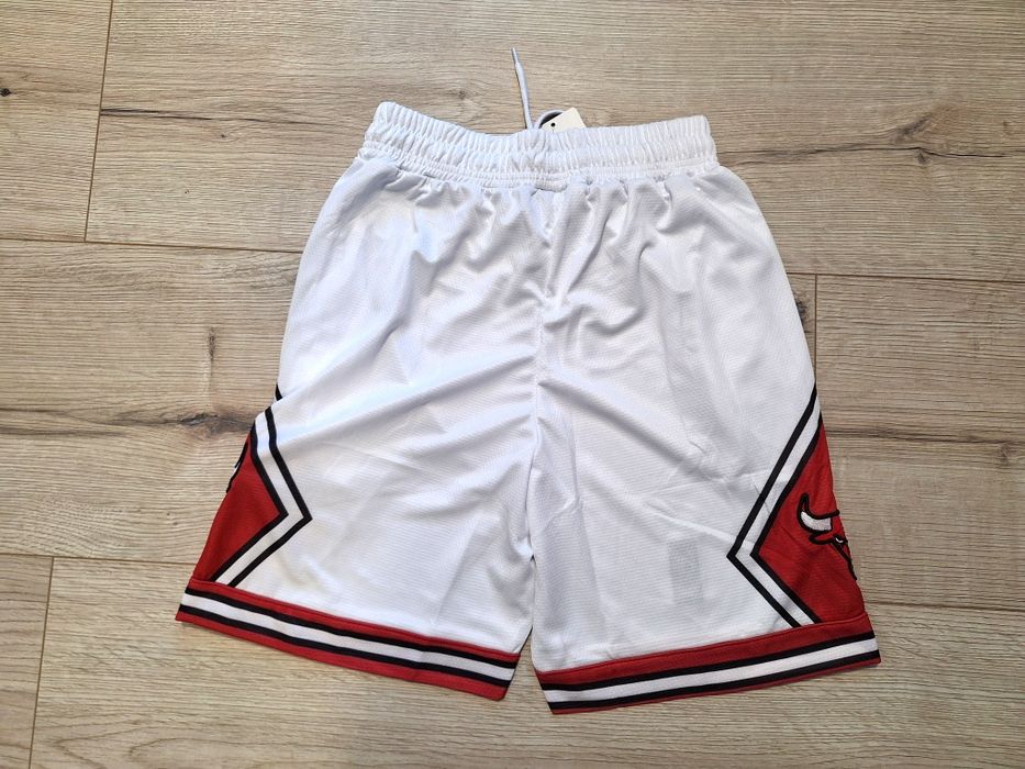 Баскетболни шорти на Чикаго Булс!