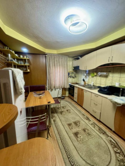 Apartament de vânzare – finisaje bune, mobilat, disponibil imediat
