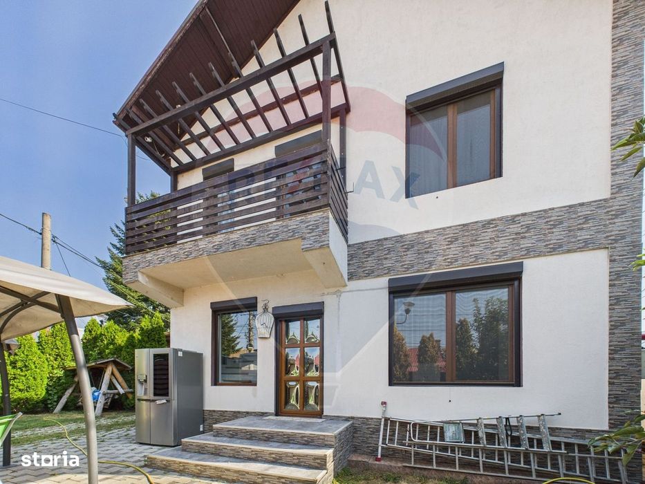 Casă / Vilă cu 4 camere de vânzare în zona Est