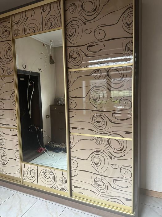 Шкафы и тумбочки продам СРОЧНО