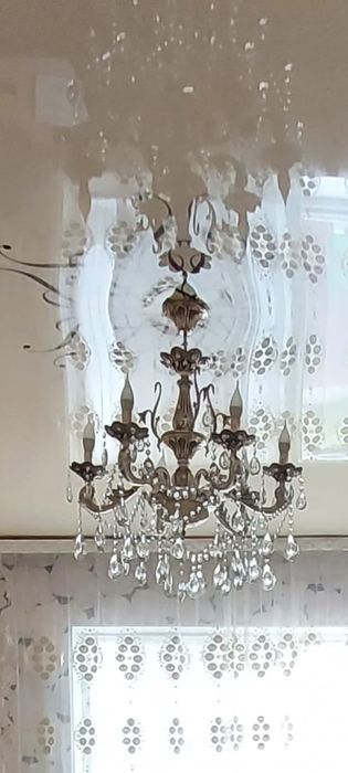 Люстра.  В зал .