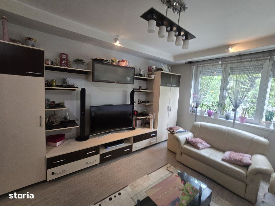 Apartament 2 camere, balcon, etaj 1, Piatra Neamț