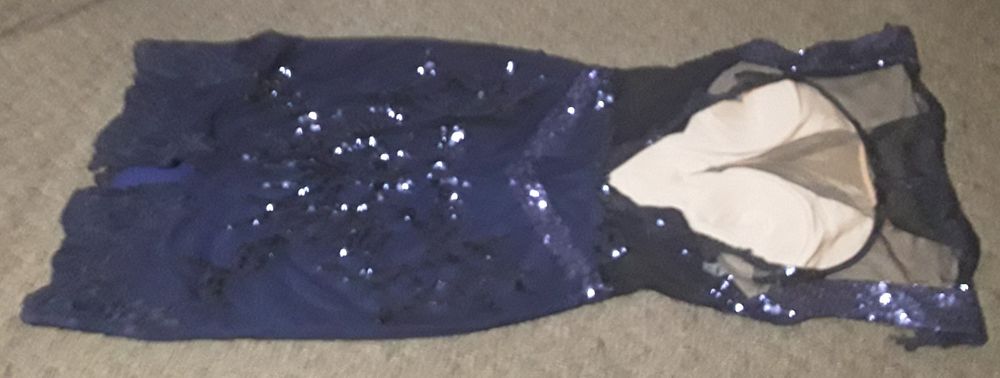 Rochie ocazie spate gol model deosebit.