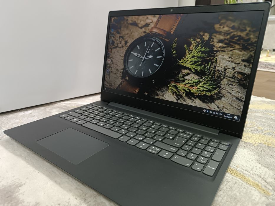 Ноутбук Lenovo AMD Современный.