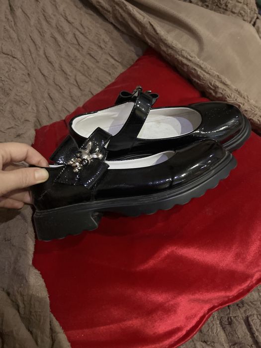 Продам туфли детские .