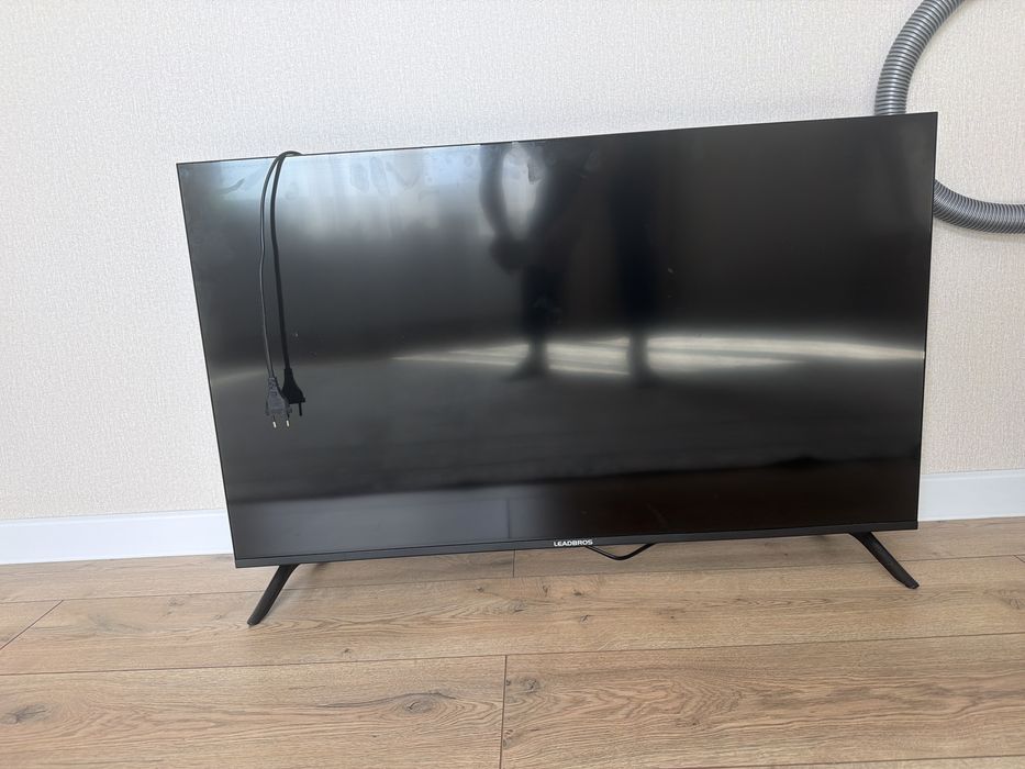 продам телевизор leadbros