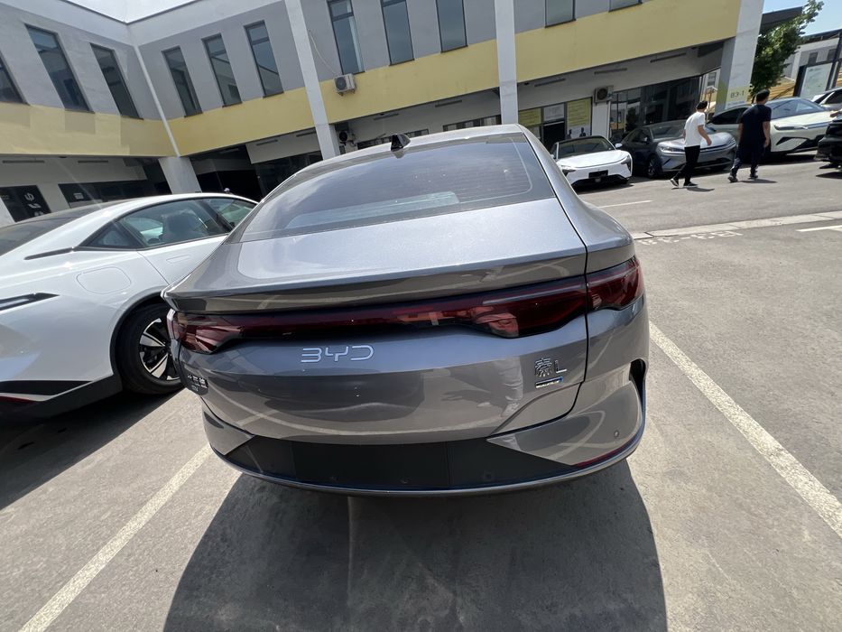 Byd Qin L mashinasi sotuvda