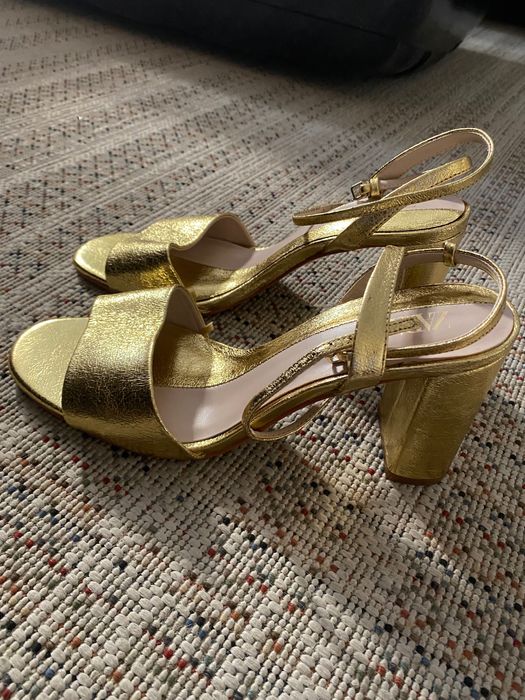 Елегантни кожени сандали