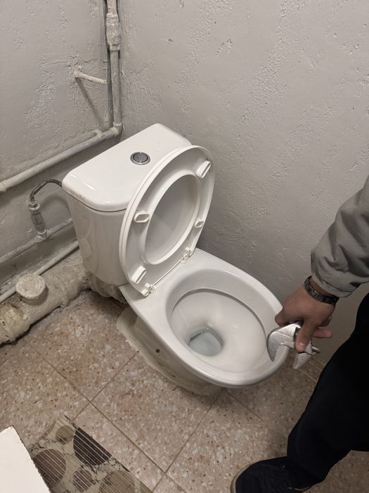 Продам унитаз вместе с ванной