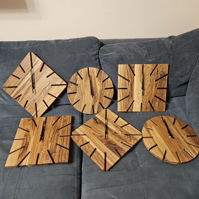 Стенен часовник от дъб