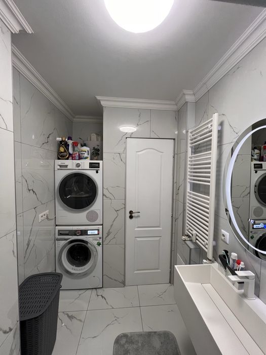 De inchiriat apartament două camere , 55mp ,parter. Toate facilitatile