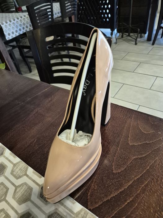 Стилни обувки на ток