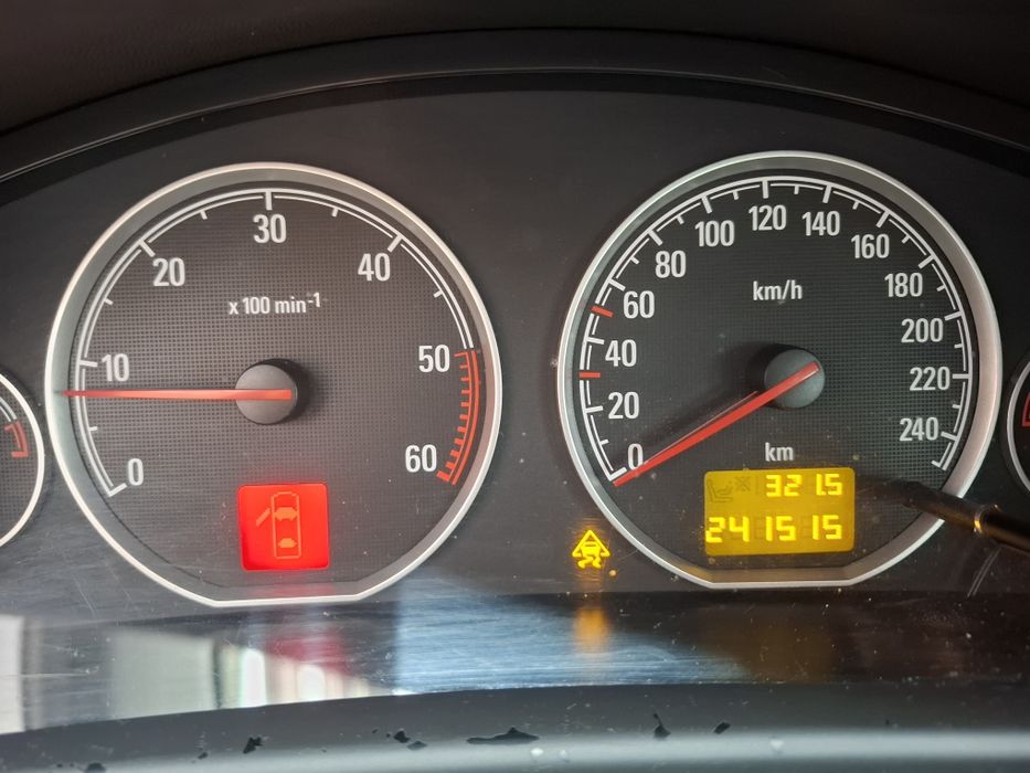 Продавам Опел Вектра