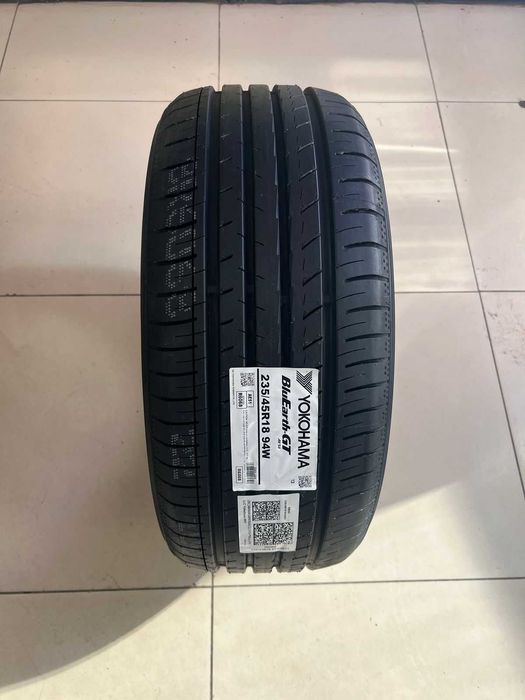 235/45 R18 YOKOHAMA япония  AE51 летние