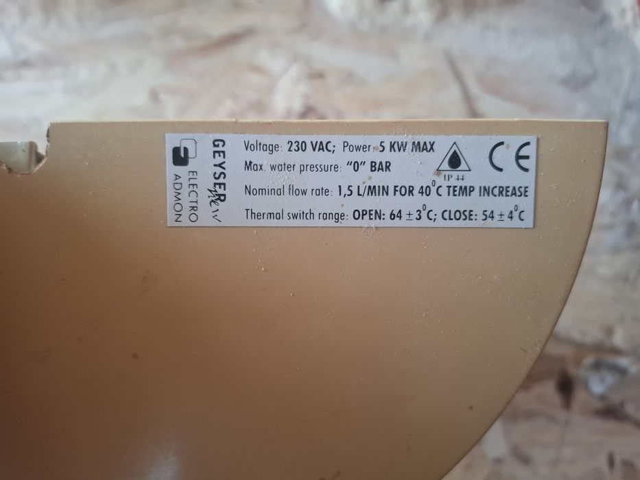 Instant de apa calda geyser