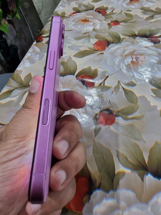Vand sau schimb iphone 16 fullbox ca nou liber de retea  sanatatea baterie e  100 la % Preț fix fix