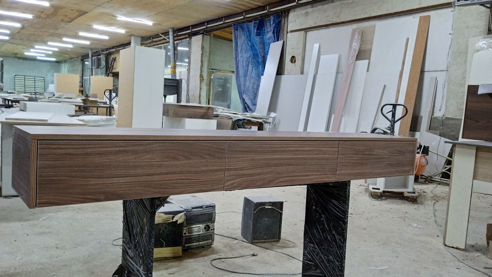 Навесная тумба под телевизор