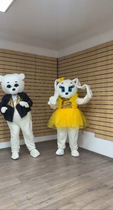 Продам костюмы новые