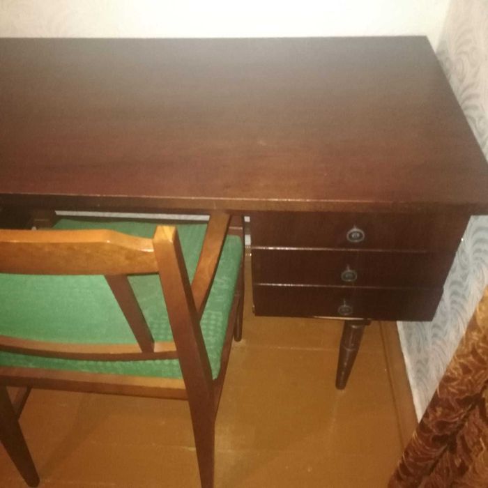 продаю рабочий стол с креслом