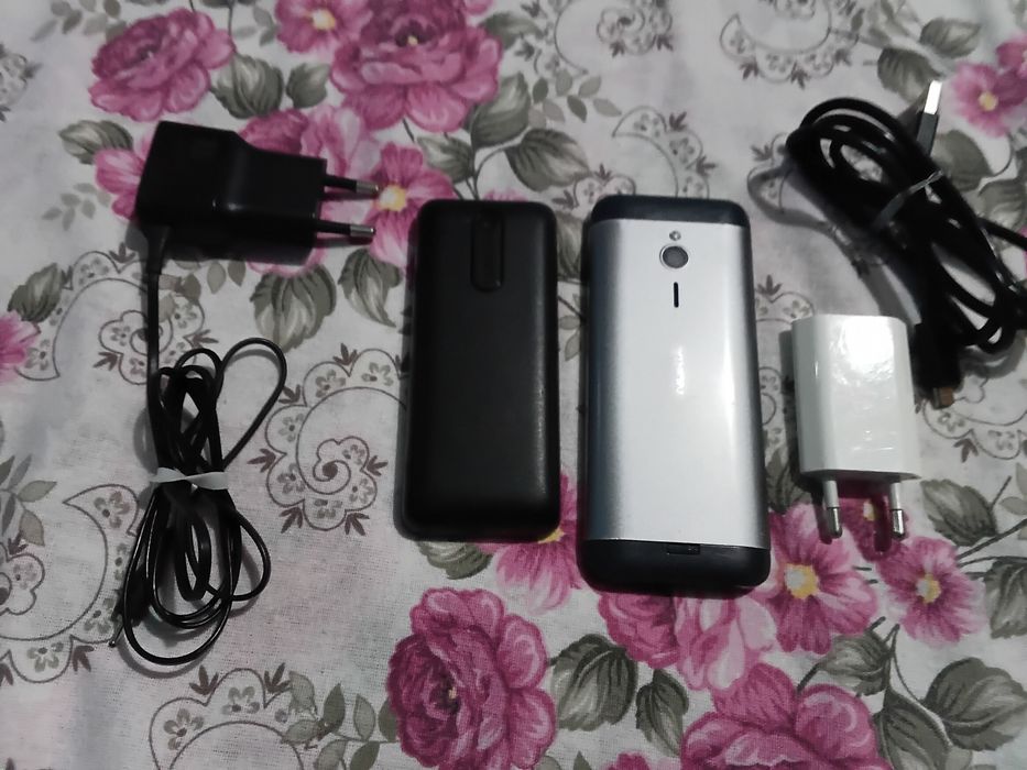 Vând 2 Telefoane Nokia cu Camera