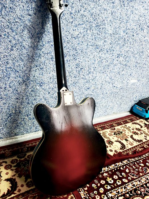 Гитара сотилади .