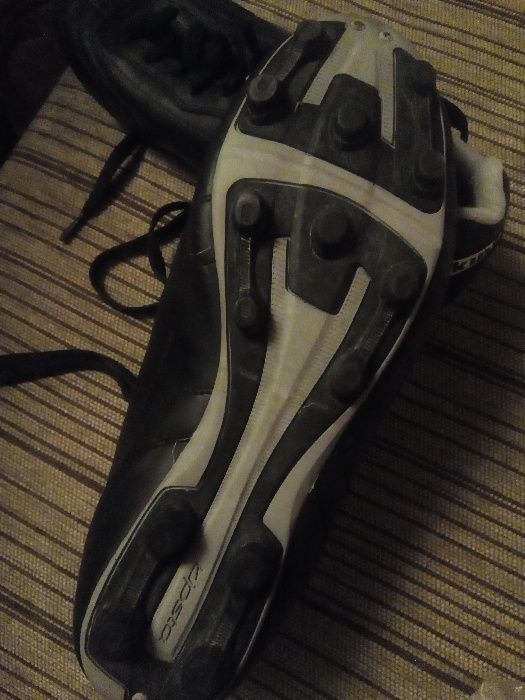 Бутонки за футбол 44 номер.чисто нови.