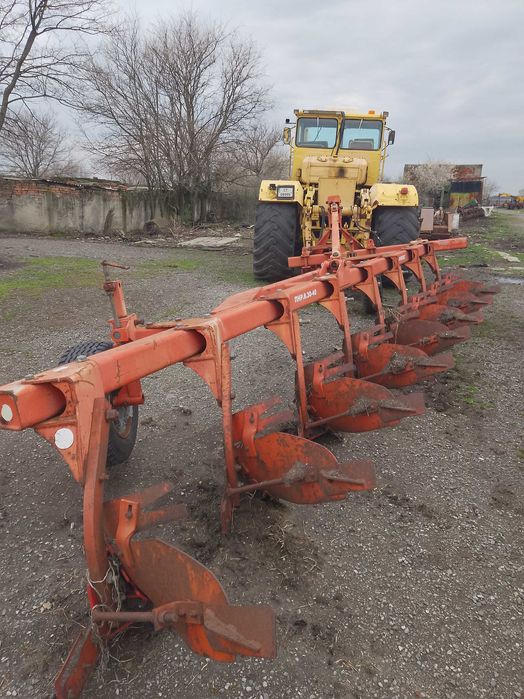 Трактор Ка 700 с плуг