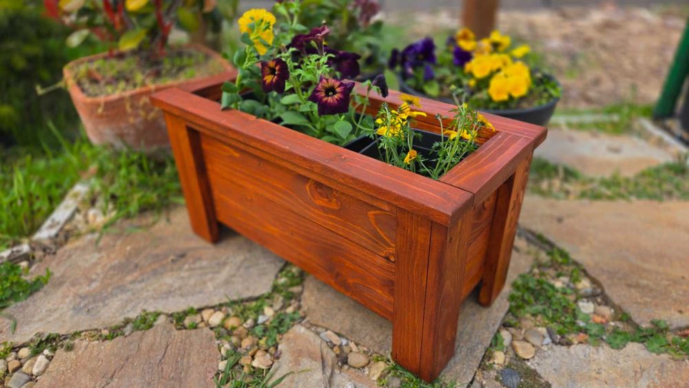 Дървена Кашпа / Сандъче / Саксия за двор, градина или тераса