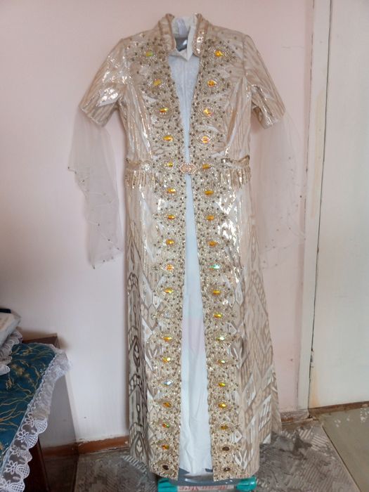 Kelinlar uchun ansanbl koʻylak