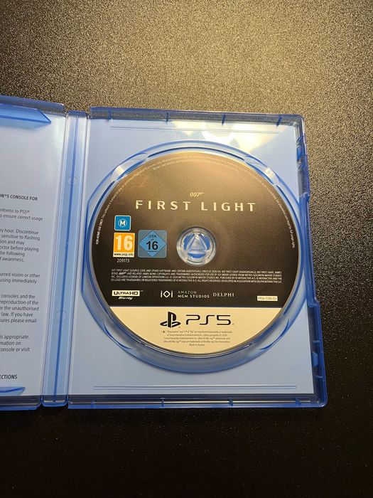 Joc 007 First Light Standard Edition PS5