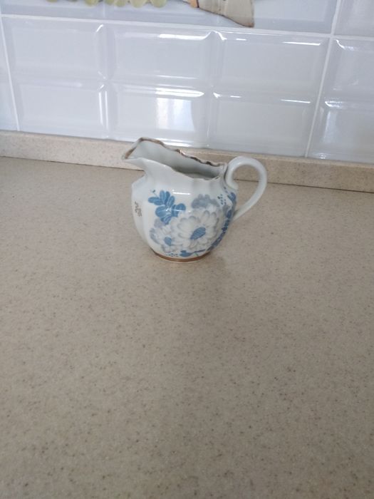 Продам сахарницу,чайник