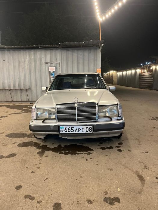 W124 Mercedes-Benz E200