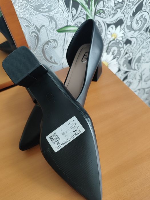 Продам туфли новые