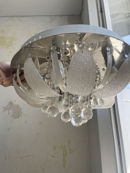 Продам люстру 3000тг