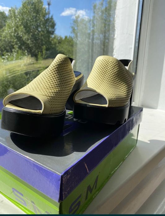 Продаю босоножки