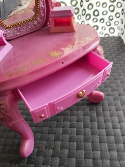 Masa de machiaj păpuși