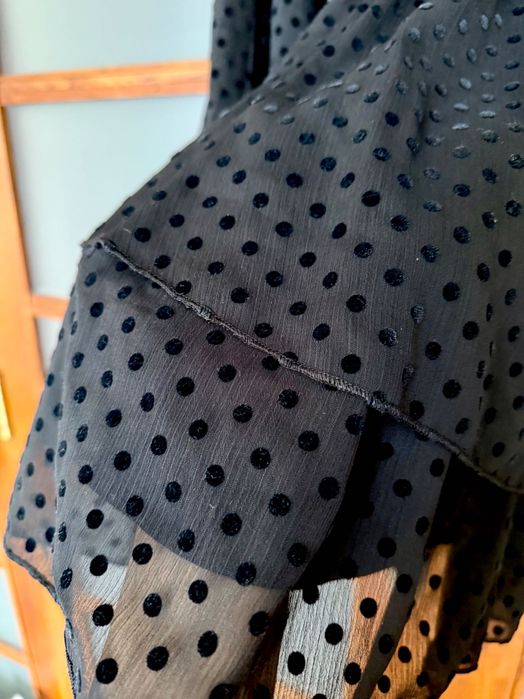 Reserved Рокля на точки от шифон