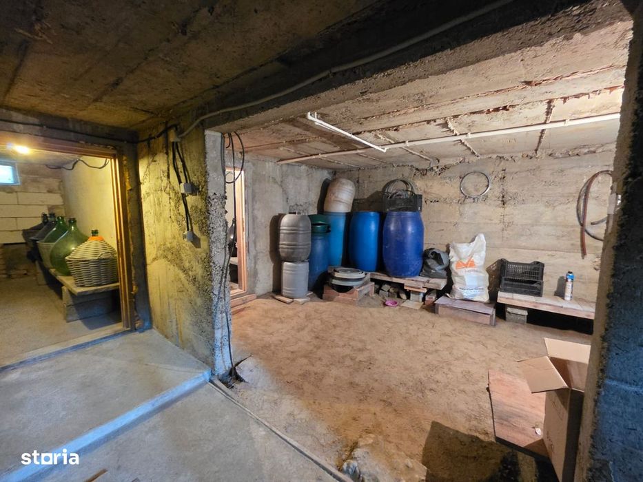 Casă în Horia de cărămidă, zonă centrală, 2.400 mp teren, 4 dormitoare