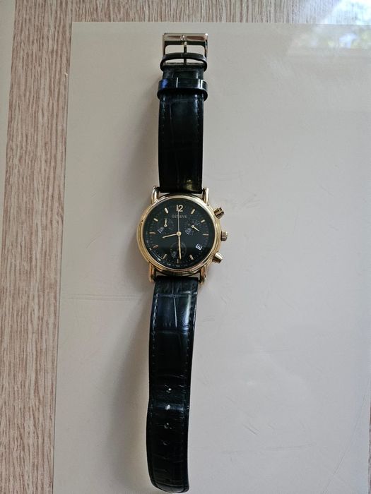 Золотые часы с хронографом