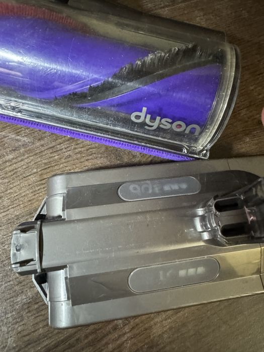 Dyson V10 perie motorizata si acumulator originale