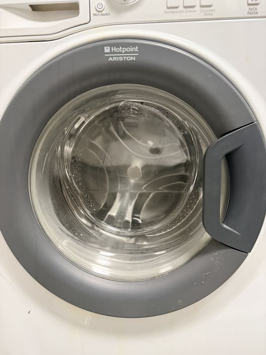 Продам стиральнуж машинку Hotpoint Ariston