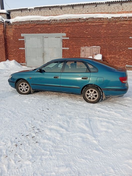 Тойота Карина е.