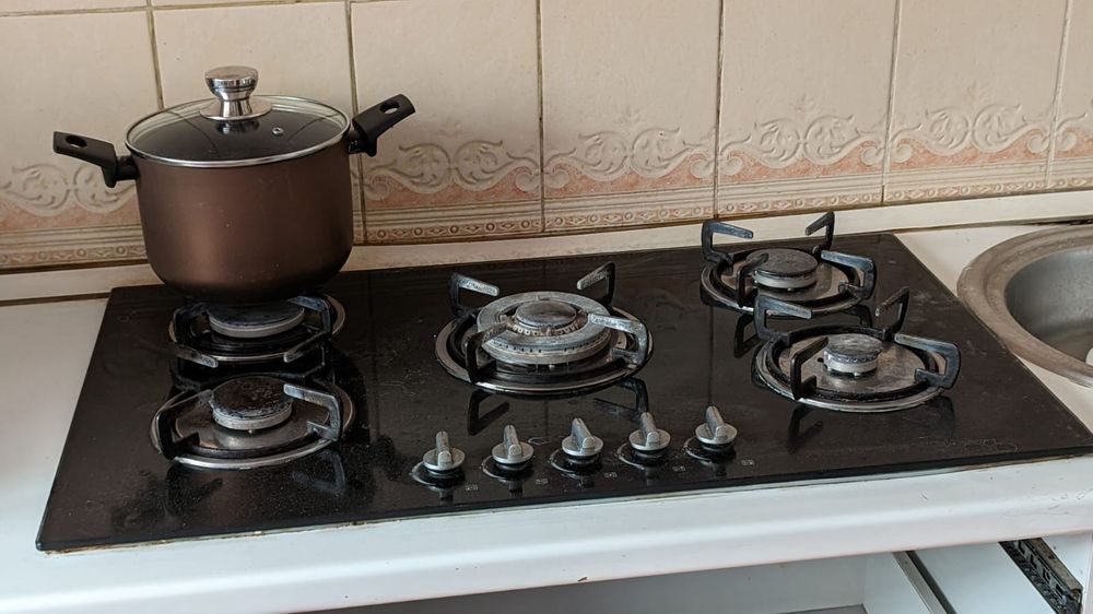 Продам газовую поверхность Kaiser