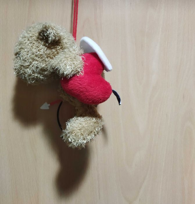 Плюшено мече със сърце, за Свети Валентин