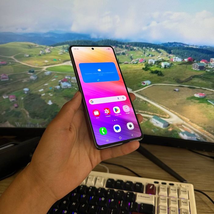 Samsung Galaxy A73 srochni sotiladi