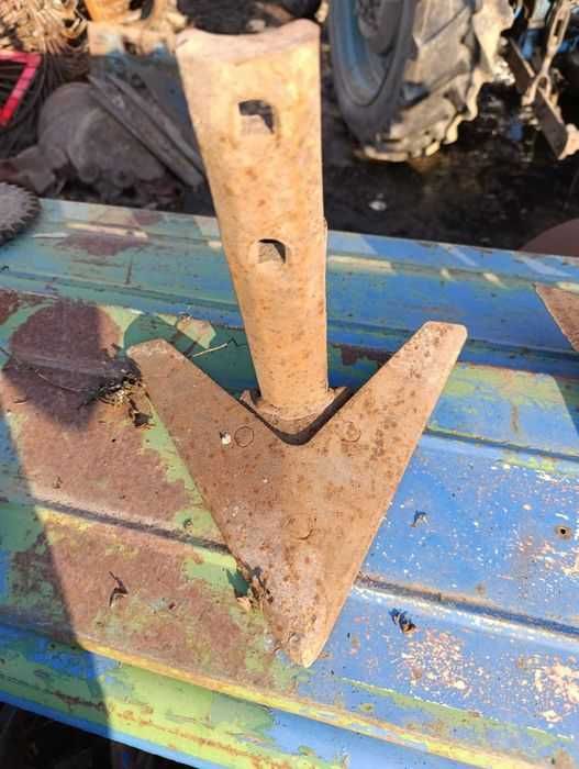 Запчасти на сеялку.