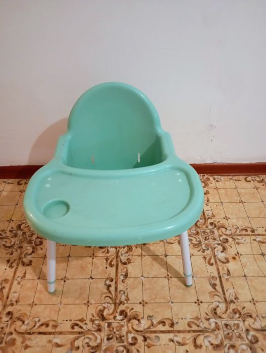 Продаётся стол для кормления малыша...