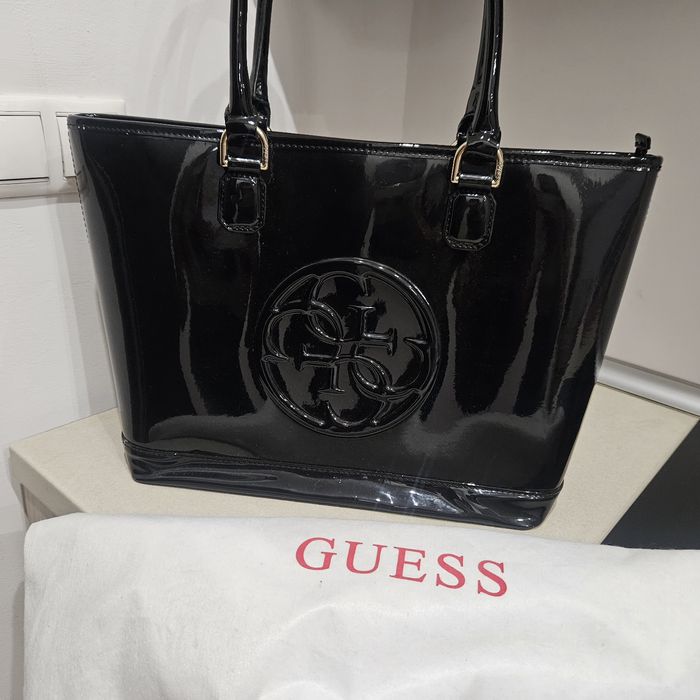 Guess Lux ръчна лачена