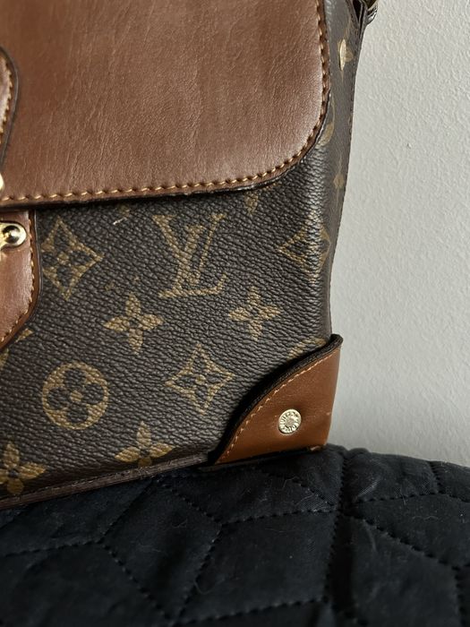 Дамска чанта куфарче